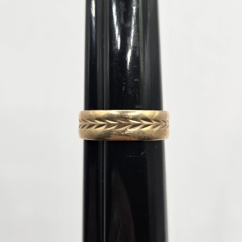 14K Yellow Gold Etched Foliage Design Band Ring - 3.16g